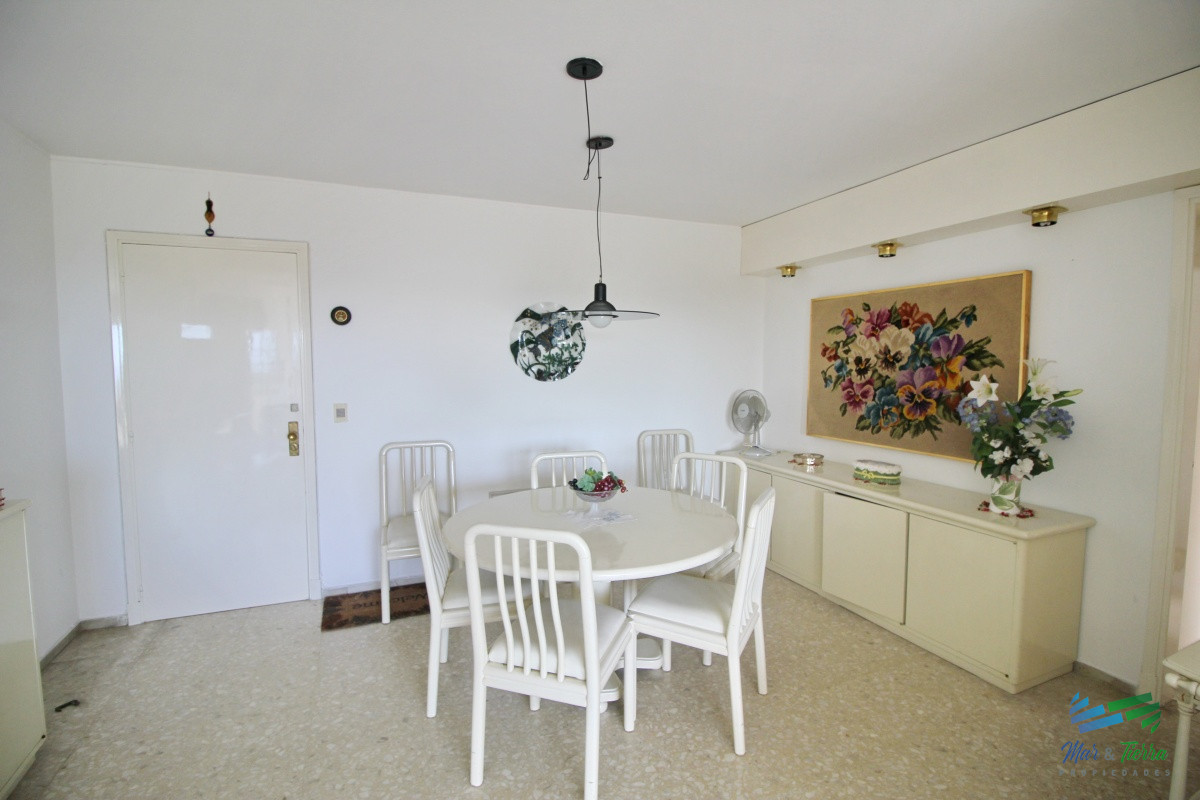 Apartamento ID.2502 - En venta apartamento 3 dormitorios en primera linea sobre Playa Mansa, Punta del Este.