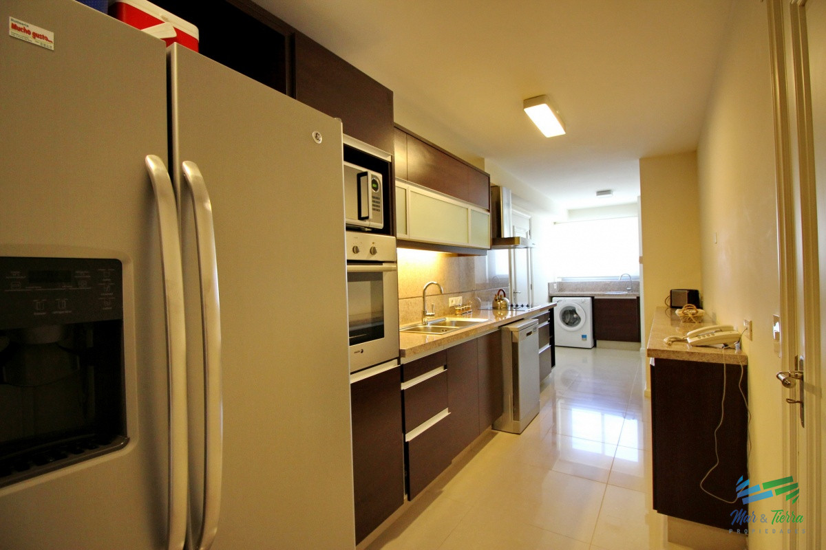 Apartamento ID.2344 - En venta apartamento Imperiale de 3 dormitorios, primera linea frente al mar, Punta del Este