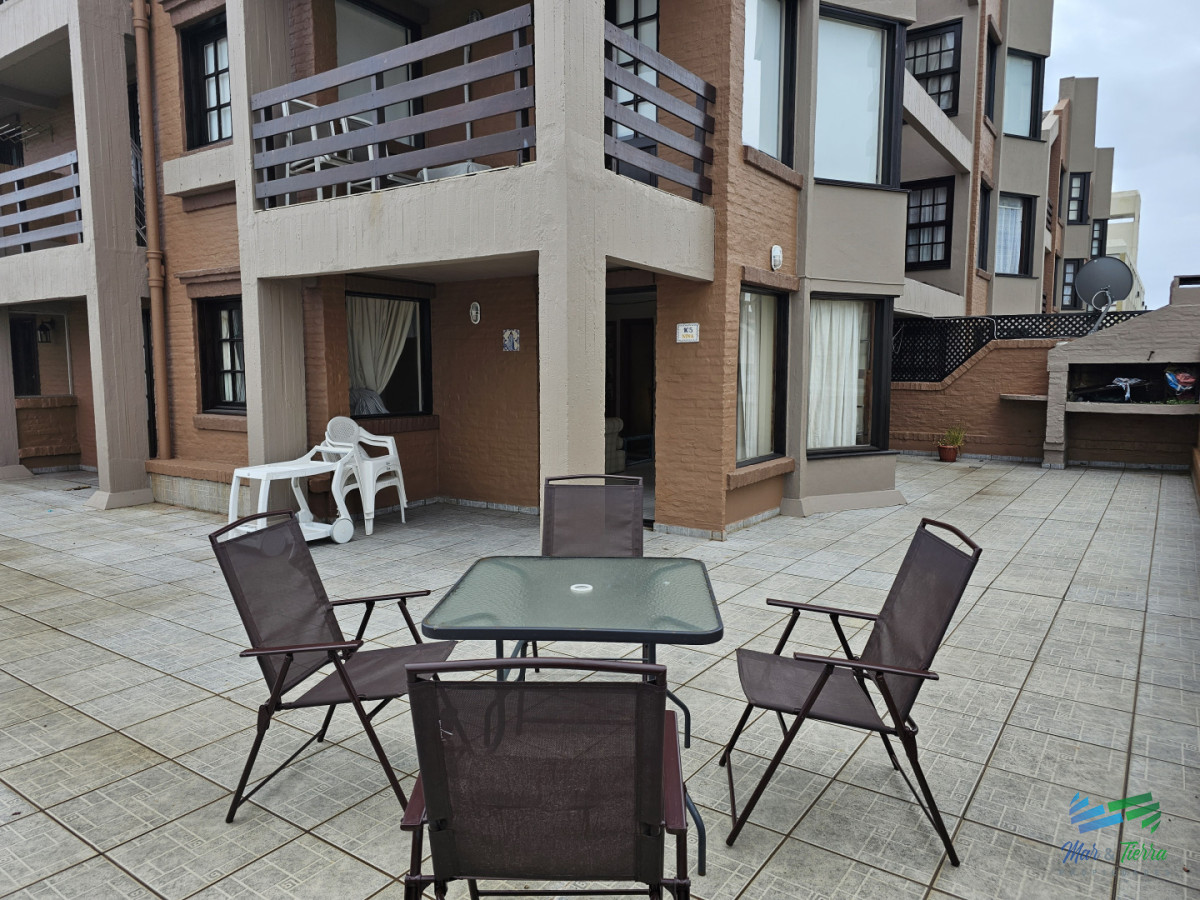 Apartamento ID.749 - Apartamento con gran terraza, parrillero propio de 2 dormitorios y 2 baños a 1 cuadra de Gorlero. Punta del este. 