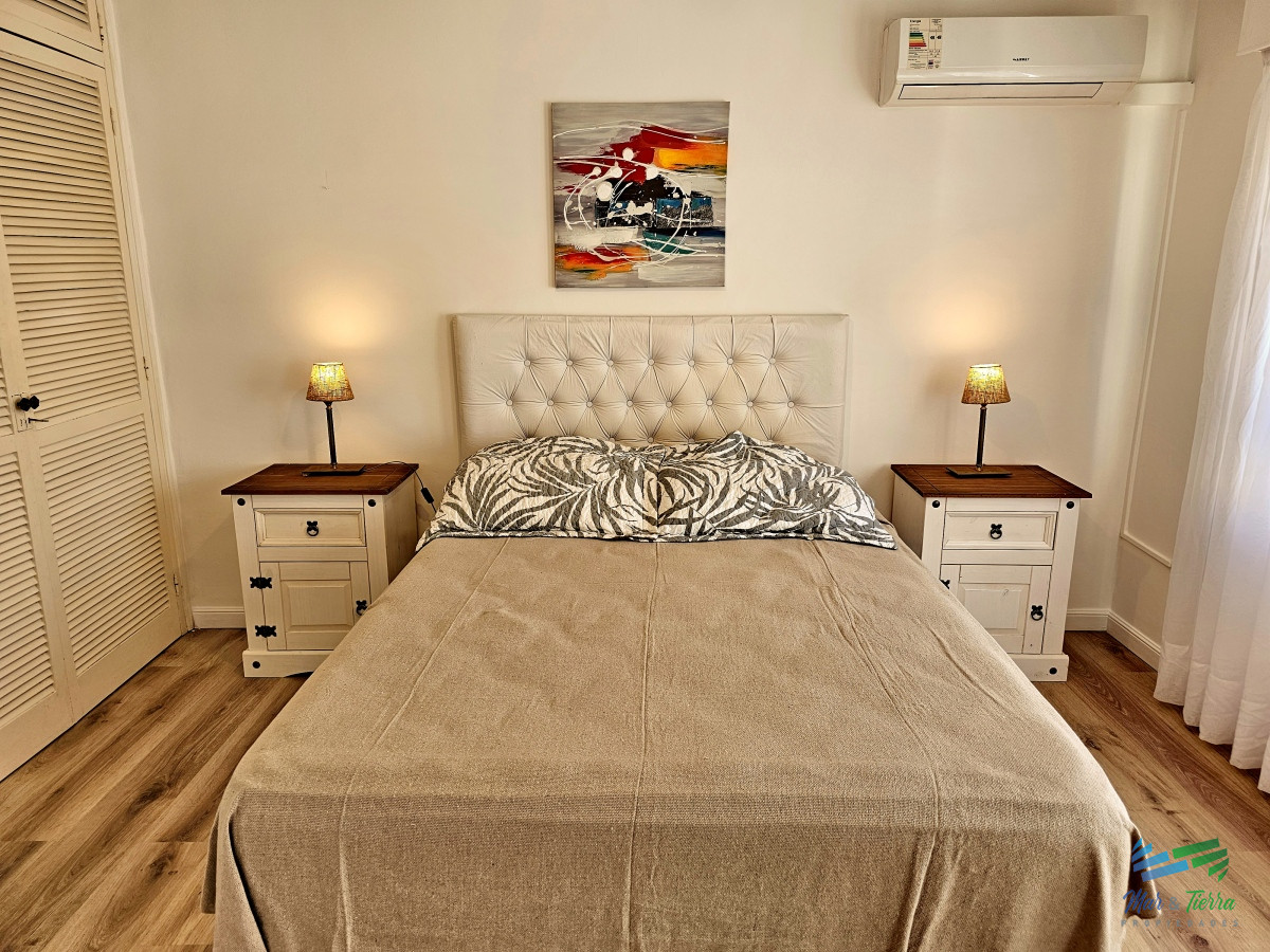 Apartamento ID.2373 - En venta apartamento reciclado, 1 dormitorio y medio con cochera en Peninsula, Punta del Este.