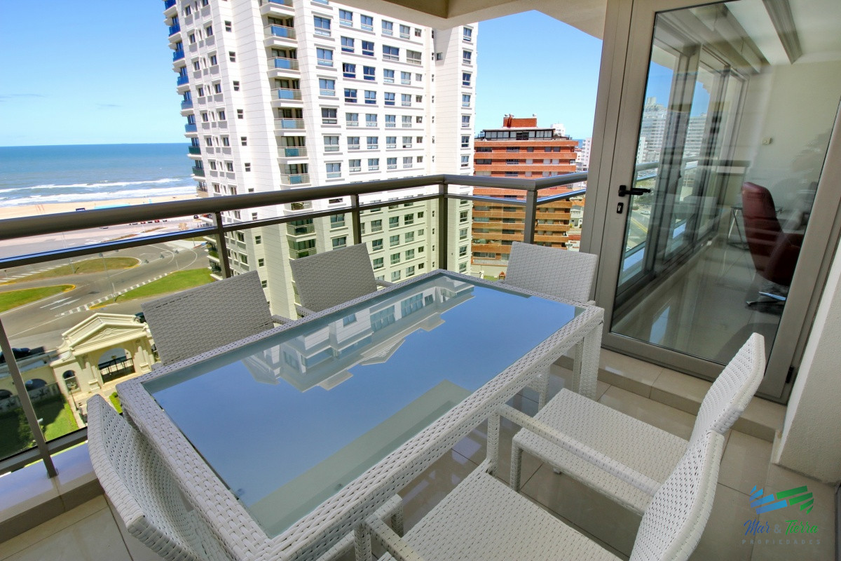 Apartamento ID.2344 - En venta apartamento Imperiale de 3 dormitorios, primera linea frente al mar, Punta del Este