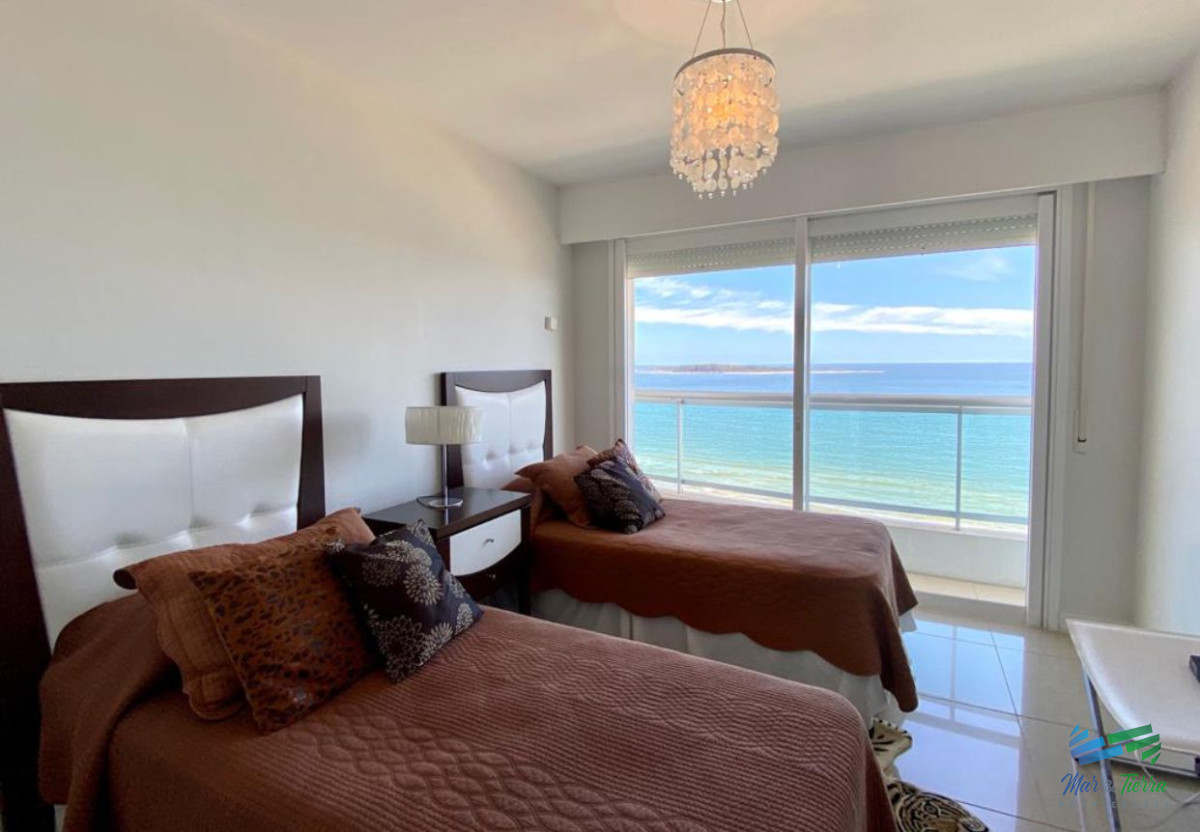 Apartamento ID.3664 - Alquilo apartamento 3 dormitorios frente al mar con servicios, Playa Mansa, Punta del Este
