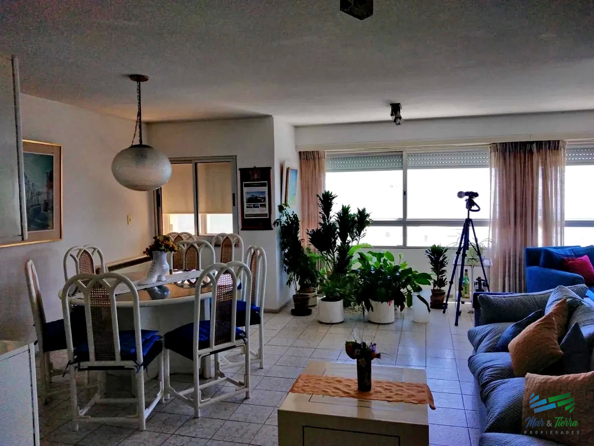 Apartamento ID.3883 - Vendo apartamento 2 dormitorios, vista al mar, en Peninsula, Punta del Este