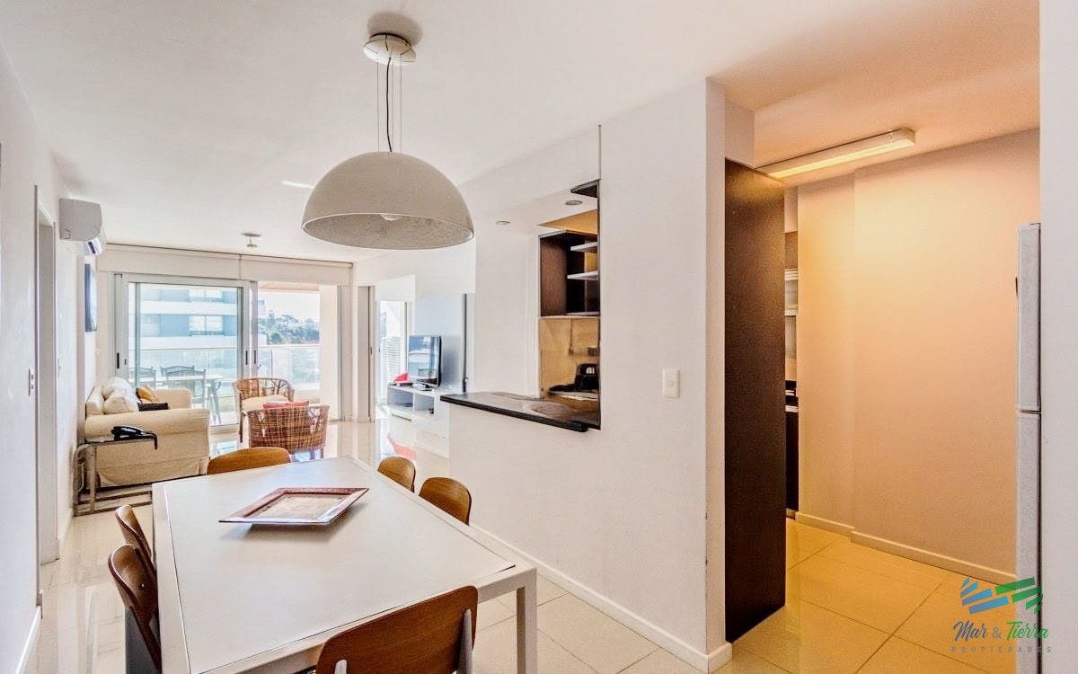 Apartamento ID.4125 - Venta apartamento de 2 dormitorios y medio con gran terraza en Playa Brava Punta del este