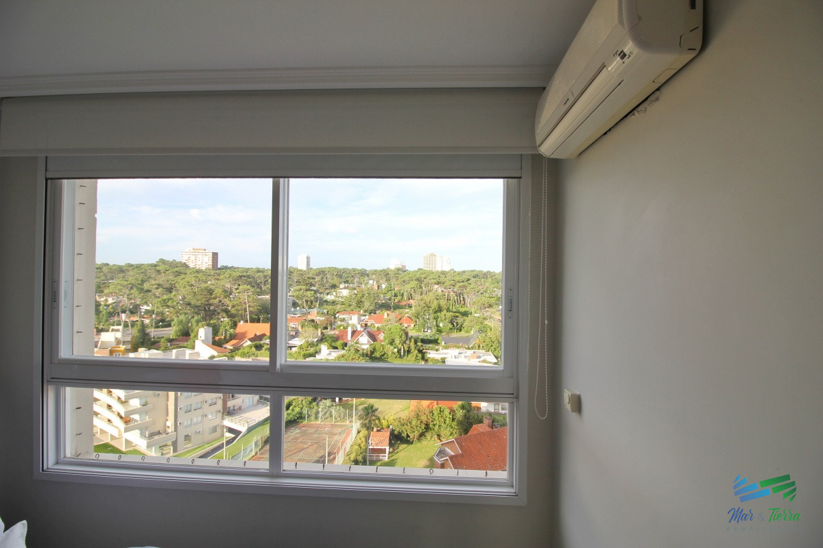 Apartamento ID.2446 - APARTAMENTO EN VENTA DE 3 DORMITORIOS + SERVICIO, PLAYA MANSA, PUNTA DEL ESTE 