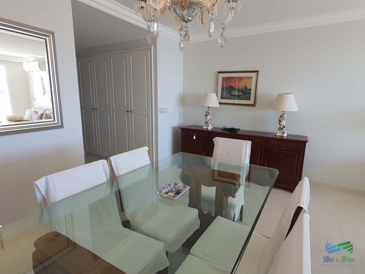 Apartamento ID.444 - Torre de categoría en primera línea sobre playa mansa.