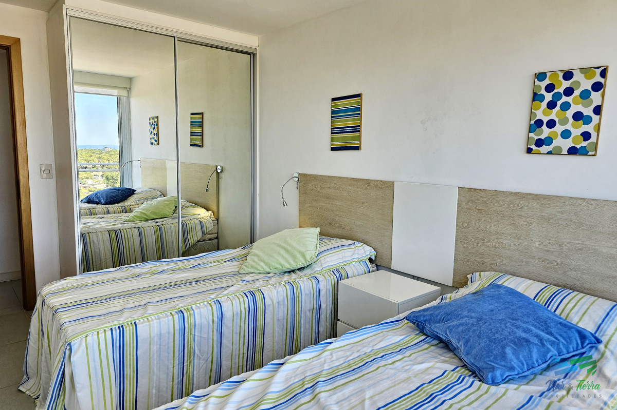 Apartamento ID.5049 - ALQUILER DE INVIERNO, 3 DORMITORIOS SOBRE AV ROOSEVELT, EDIFICIO CON SERVICIOS.