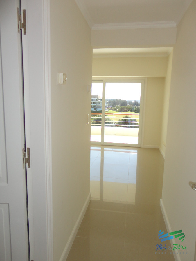 Apartamento ID.3947 - Venta de apartamento dúplex en complejo Veramansa sobre playa Mansa de punta del Este