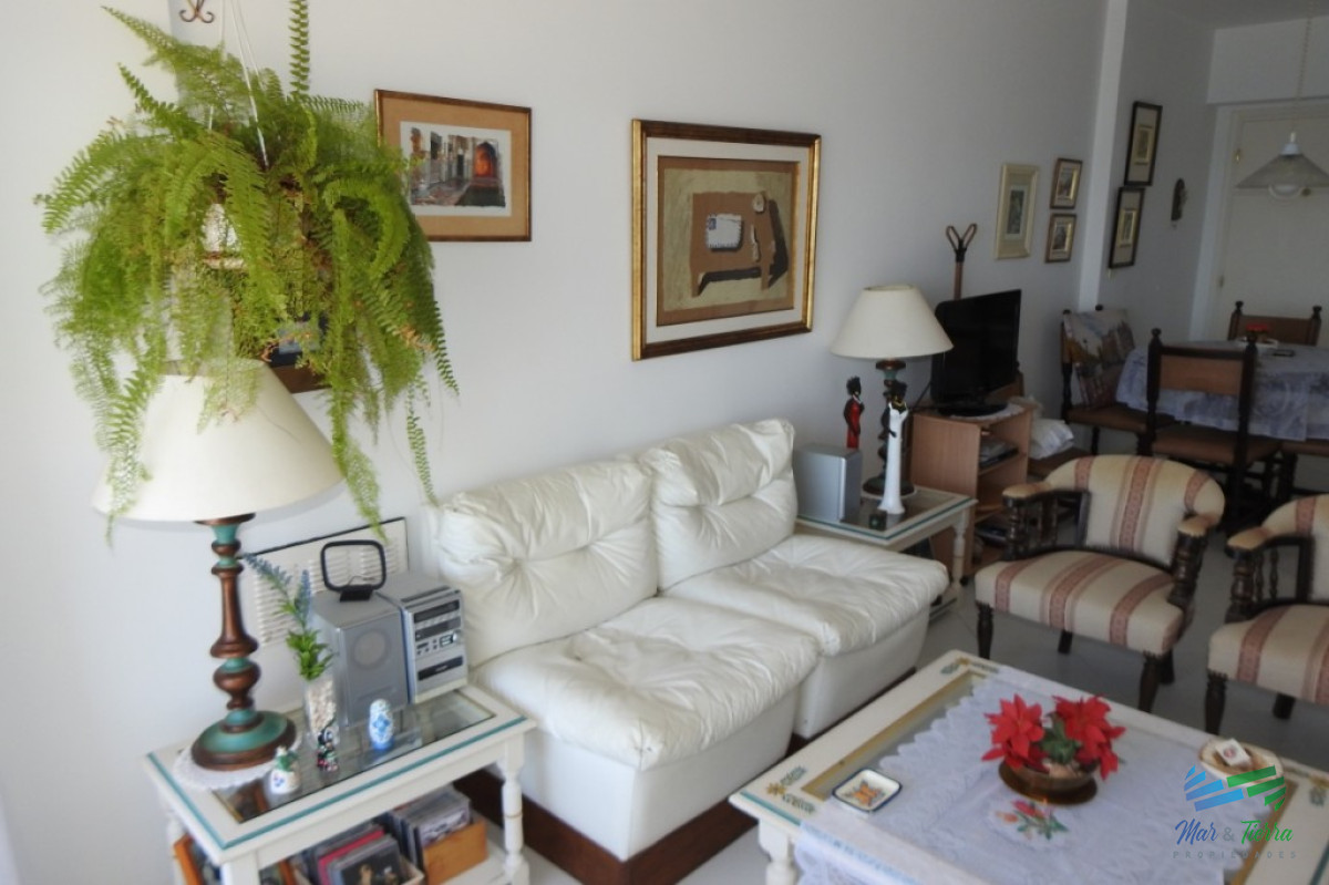 Apartamento ID.2201 - Oportunidad en venta Apartamento en piso alto, con vista franca al mar!!!, 