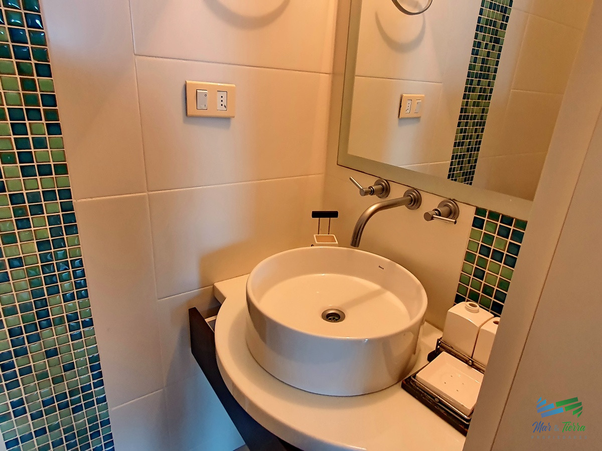 Apartamento ID.7 - Vendo apartamento 3 dormitorios con parrillero propio y servicios en Punta del Este