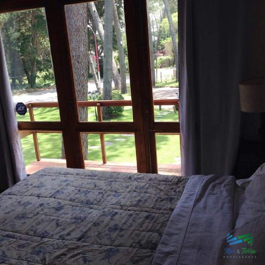 Apartamento ID.2165 - PEDRAGOSA SIERRA (CUADRA DEL FLOREAL ) CÓMODO DUPLEX CON FONDO Y PARRILLERO PROPIO