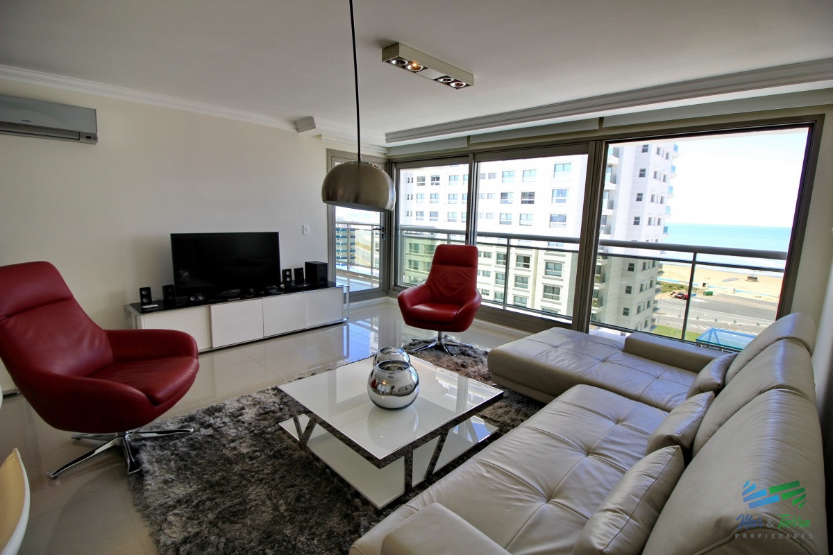 Apartamento ID.2344 - En venta apartamento Imperiale de 3 dormitorios, primera linea frente al mar, Punta del Este