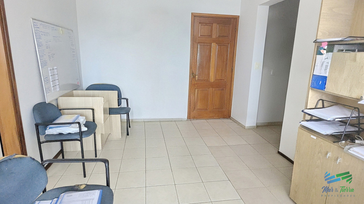 Apartamento ID.2664 - OPORTUNIDAD!!! Vendo apartamento 2 dormitorios en centro de Maldonado, piso alto con balcón.