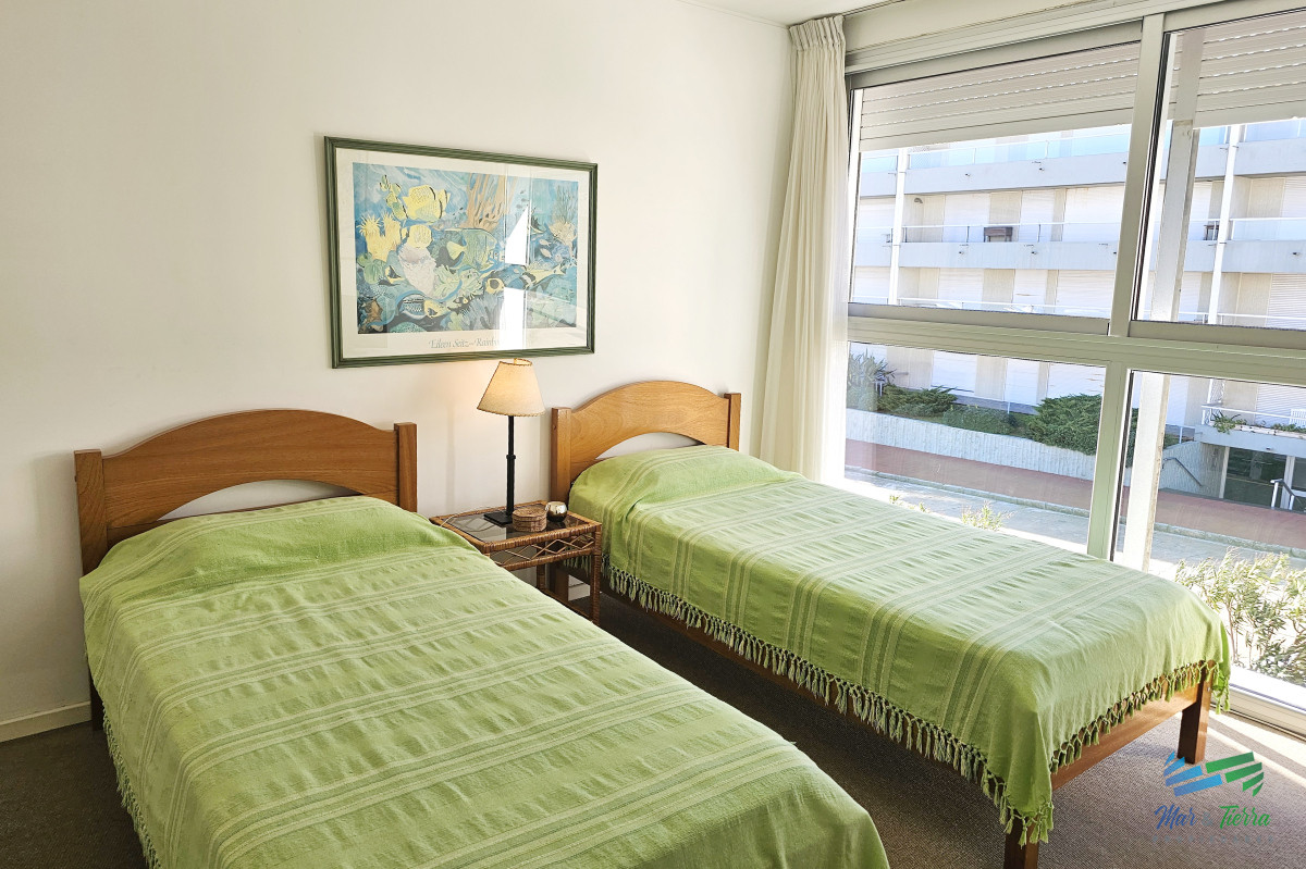 Apartamento ID.101 - Excelente opción en alquiler y venta, primera línea sobre el Puerto de Punta del Este. 