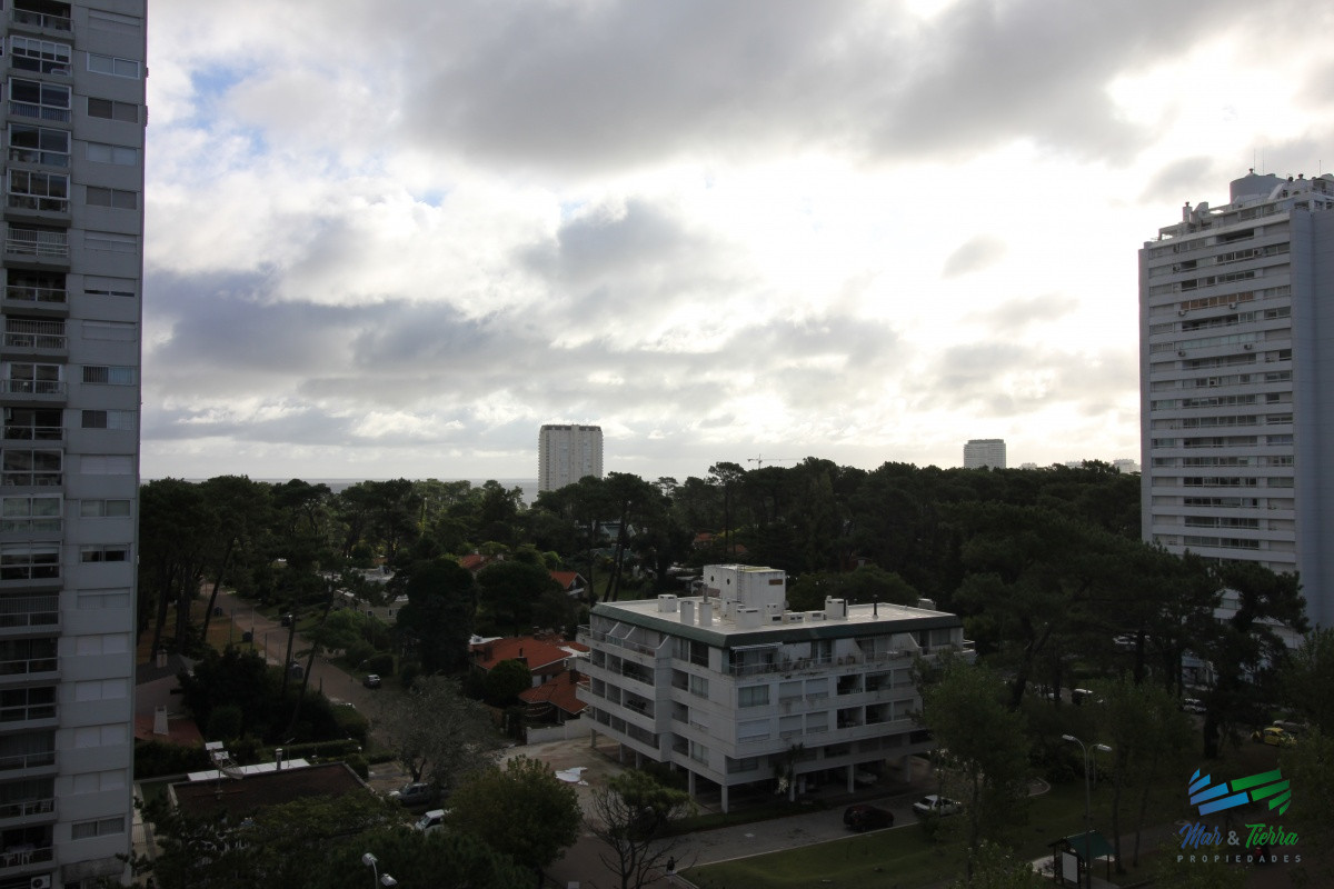 Apartamento ID.600 - En venta... Apartamento 3 dormitorios en Av. Roosevelt, Punta del Este