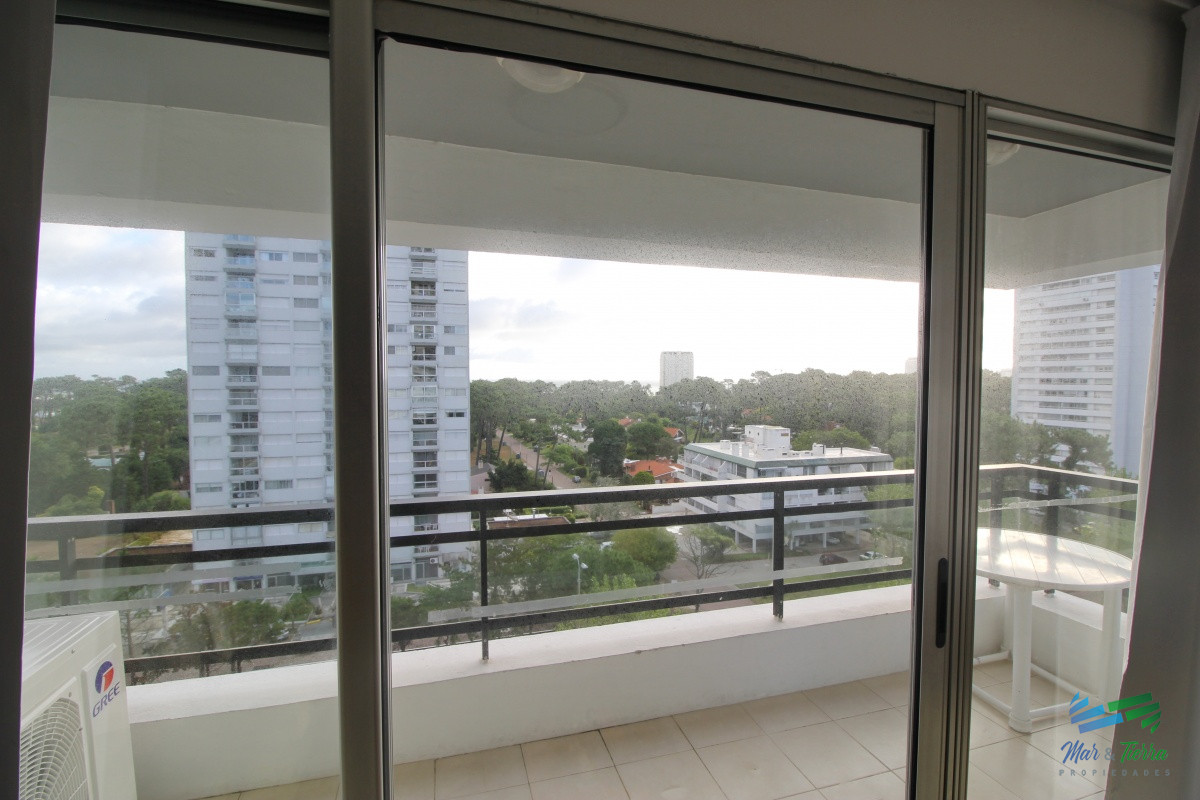 Apartamento ID.600 - En venta... Apartamento 3 dormitorios en Av. Roosevelt, Punta del Este