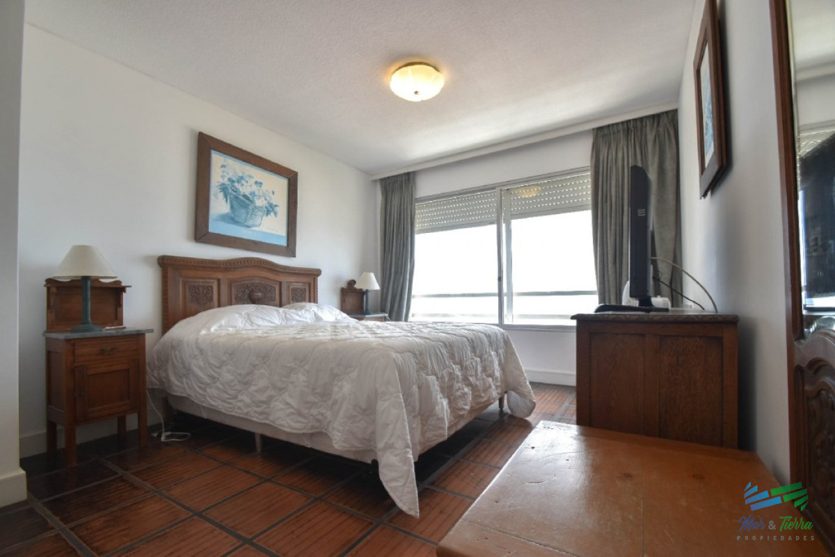 Apartamento ID.2457 - Apartamento de 3 dormitorios con vista al mar ,Punta del Este