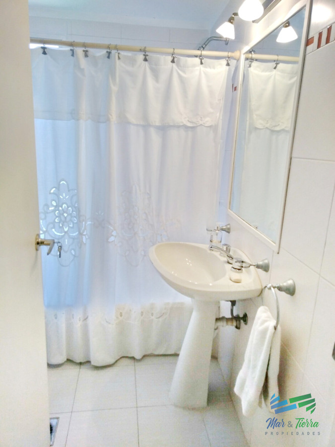 Apartamento ID.2421 - En alquiler.. torre de categoría en primera línea.. playa brava.