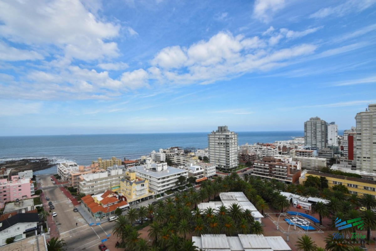 Apartamento ID.2457 - Apartamento de 3 dormitorios con vista al mar ,Punta del Este