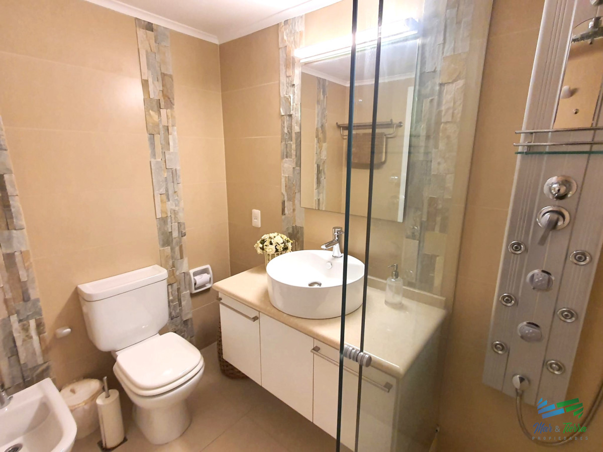 Apartamento ID.4030 - Venta apartamento 3 dormitorios, primera linea playa Brava, Punta del Este