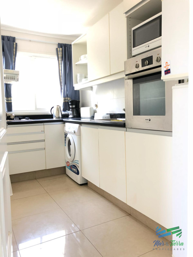 Apartamento ID.2252 - En venta.. excelente oportunidad , edificio con servicios, a pasitos del mar.