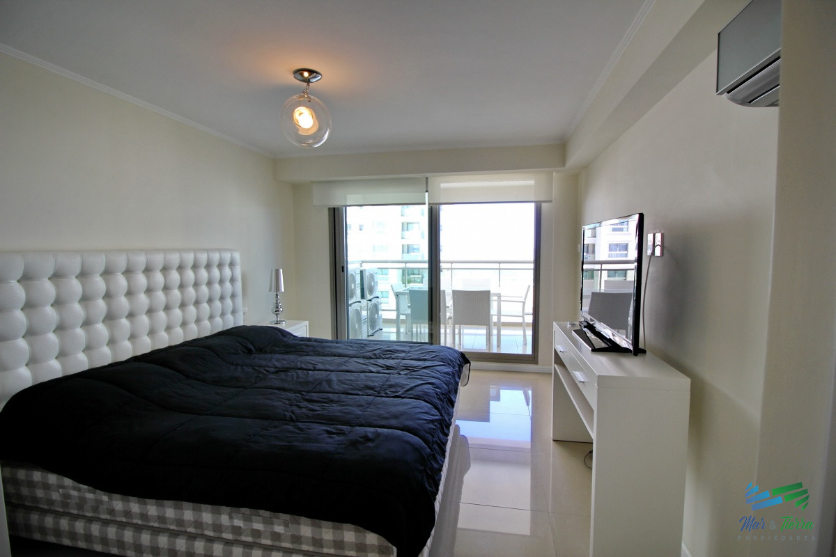 Apartamento ID.2344 - En venta apartamento Imperiale de 3 dormitorios, primera linea frente al mar, Punta del Este