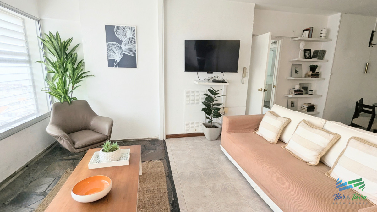 Apartamento ID.5822 - En venta apartamento 2 dormitorios con vista al mar y puerto, Peninsula, Punta del Este