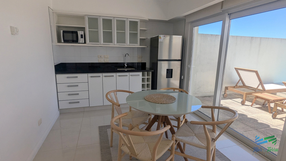 Apartamento ID.4955 - Venta de apartamento Petnhouse 3 dormitorios 3 baños frente al mar, playa MansaPunta del Este 