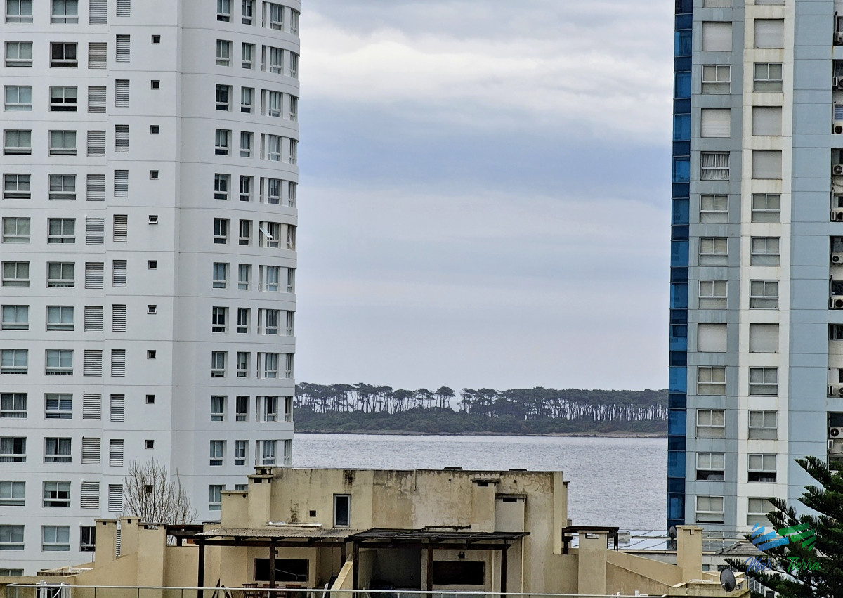 Apartamento ID.4759 - APARTAMENTO EN VENTA, 2 DORMITORIOS EN SUITE, PUNTA DEL ESTE. EN EDIFICIO CON SERVICIOS 