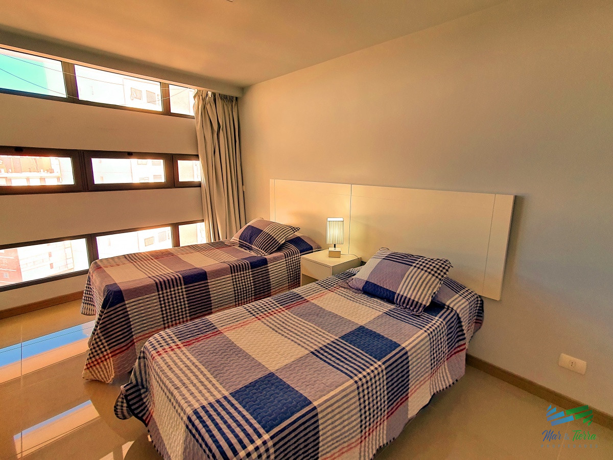 Apartamento ID.4066 - Vendo apartamento 2 dormitorios con buena vista y servicios, playa brava, Punta del Este