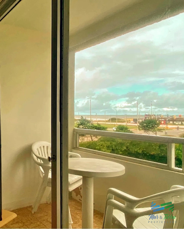 Apartamento ID.3220 - Vendo apartamento de 2 dormitorios, 2 baños y garage. Playa Brava, Punta del Este.