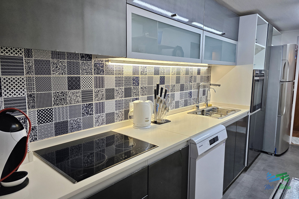 Apartamento ID.5377 - ALQUILER ANUAL, FRENTE LA MANSA, 3 DORMITORIOS COMPLETAMENTE RECICLADO! PUNTA DEL ESTE. 