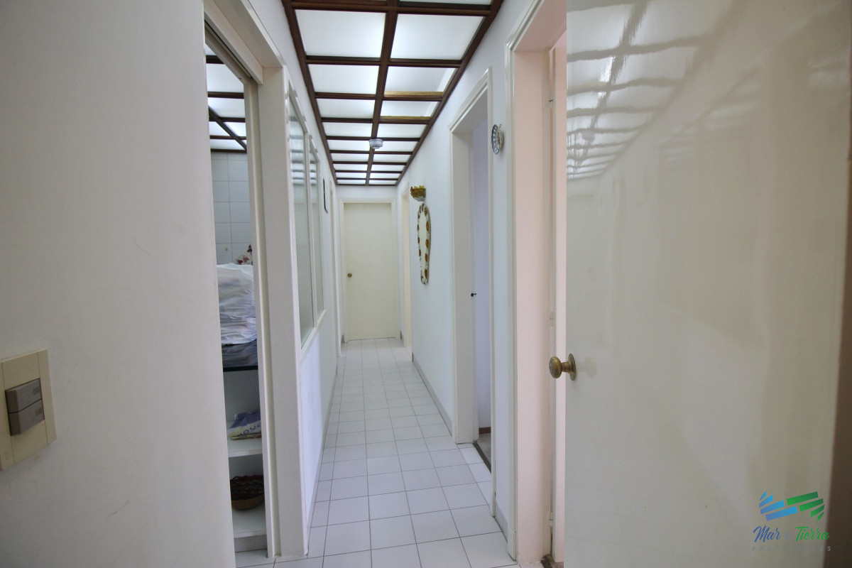 Apartamento ID.2502 - En venta apartamento 3 dormitorios en primera linea sobre Playa Mansa, Punta del Este.