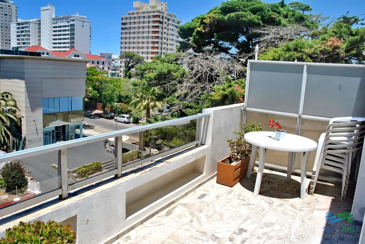 Apartamento ID.2742 - Vendo apartamento 3 dormitorios reciclado en Península, Punta del Este