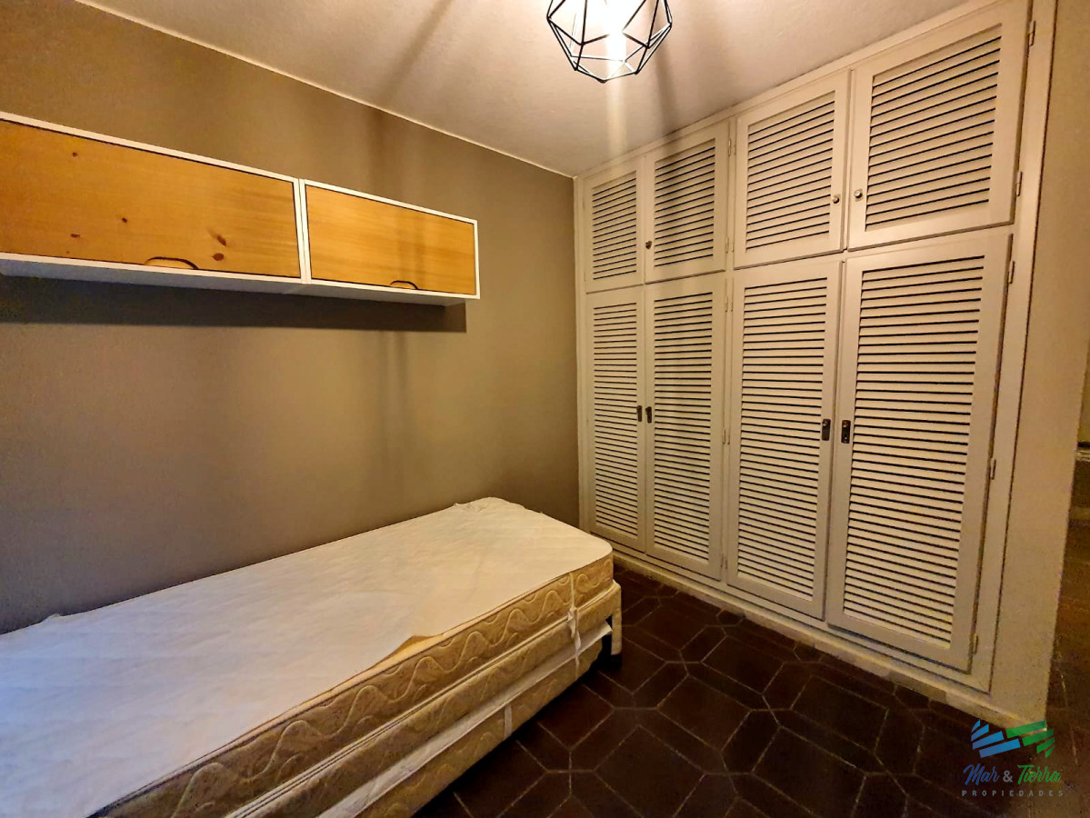 Apartamento ID.4750 - ALQUILER ANUAL, PENÍNSULA. DOS DORMITORIOS, DOS BAÑOS, MUY AMPLIO. 