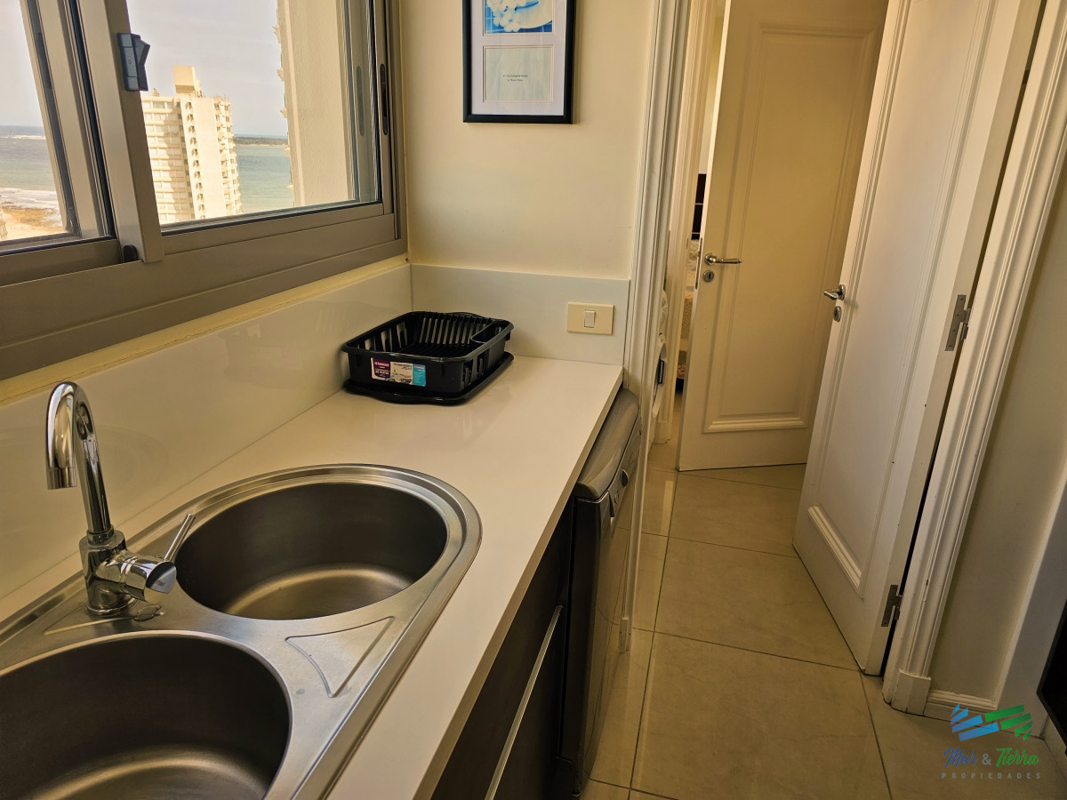 Apartamento ID.4427 - Apartamento en alquiler temporada 2026, frente a la playa, full amenities.