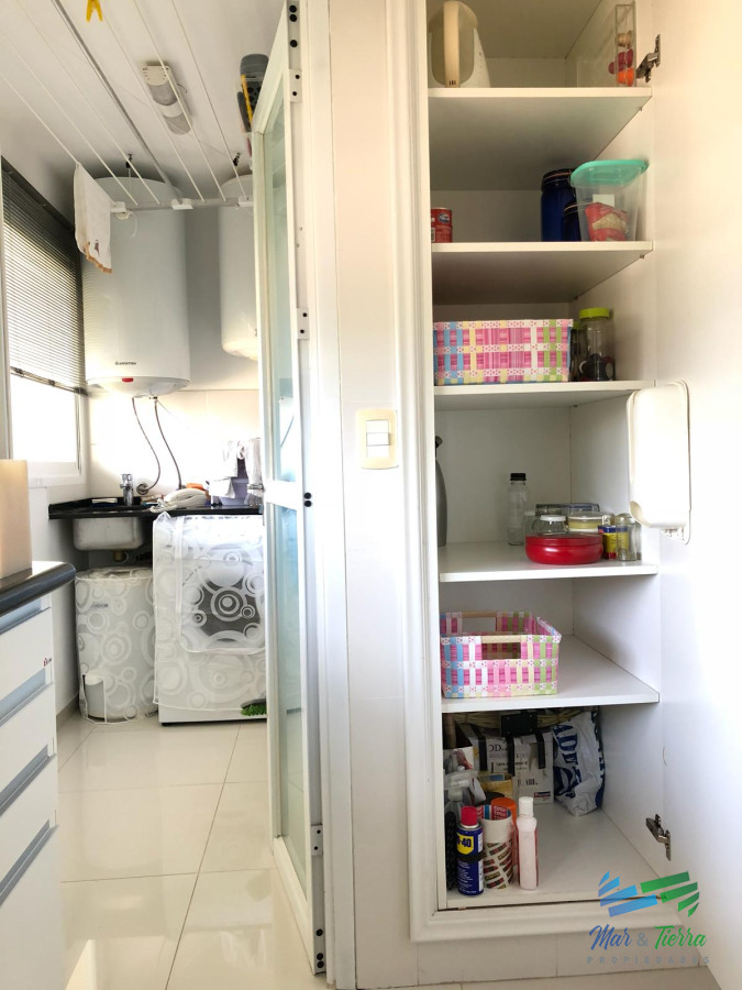 Apartamento ID.2251 - En venta.. excelente oportunidad , edificio con servicios, a pasitos del mar.