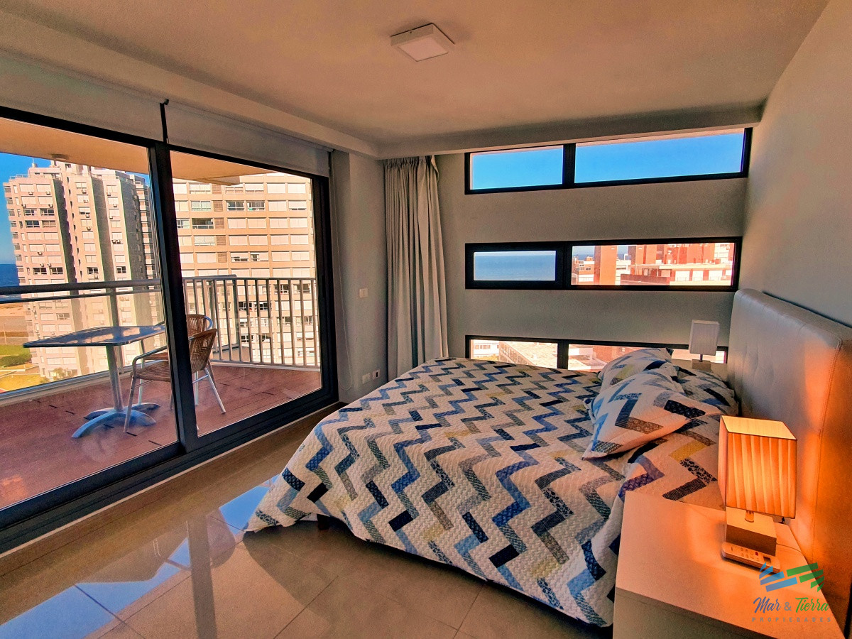 Apartamento ID.4066 - Vendo apartamento 2 dormitorios con buena vista y servicios, playa brava, Punta del Este