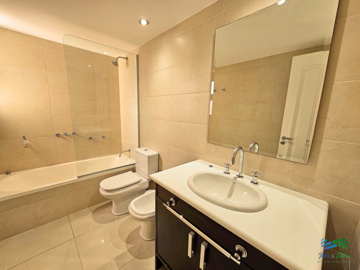 Apartamento ID.4427 - Apartamento en alquiler temporada 2026, frente a la playa, full amenities.