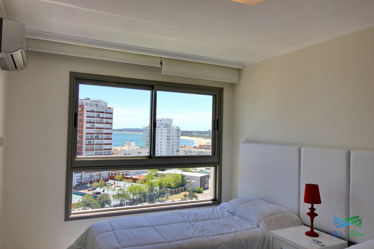 Apartamento ID.2344 - En venta apartamento Imperiale de 3 dormitorios, primera linea frente al mar, Punta del Este