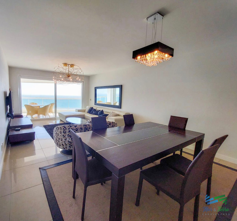 Apartamento ID.3664 - Alquilo apartamento 3 dormitorios frente al mar con servicios, Playa Mansa, Punta del Este