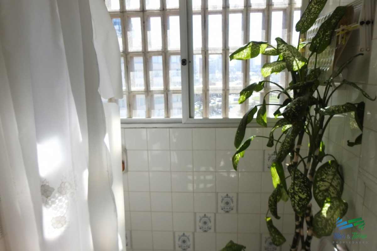Apartamento ID.2201 - Oportunidad en venta Apartamento en piso alto, con vista franca al mar!!!, 