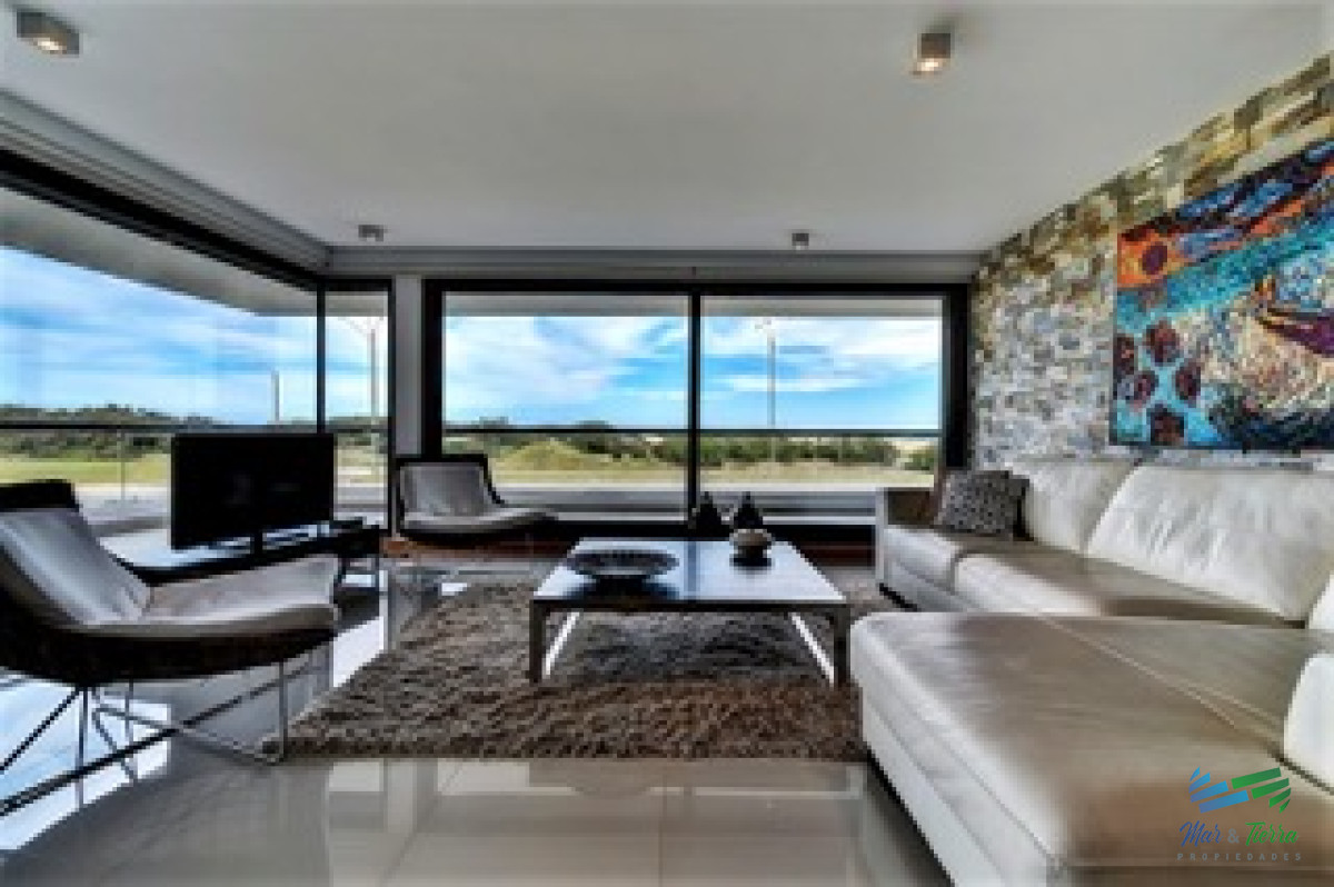 Apartamento ID.2724 - Vendo apartamento 4 dormitorios en primera línea de playa brava, Punta del Este.