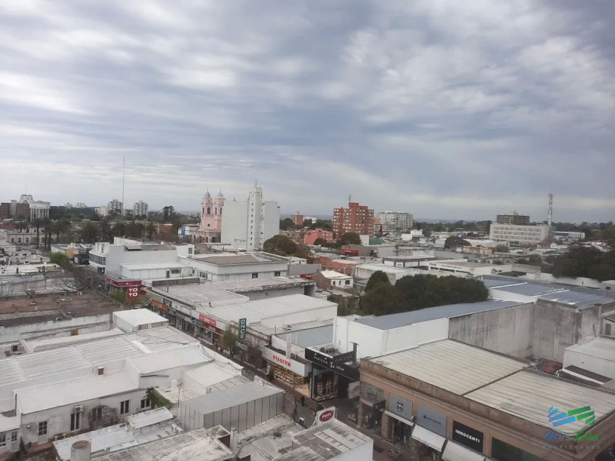 Apartamento ID.3940 - Vendo apartamento 3 dormitorios en el centro de Maldonado, piso alto.