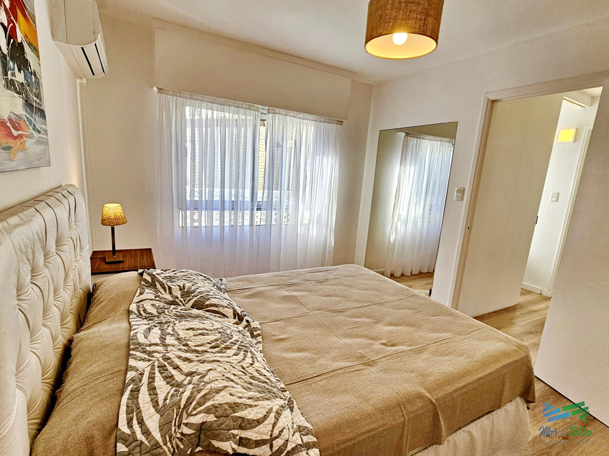 Apartamento ID.2373 - En venta apartamento reciclado, 1 dormitorio y medio con cochera en Peninsula, Punta del Este.