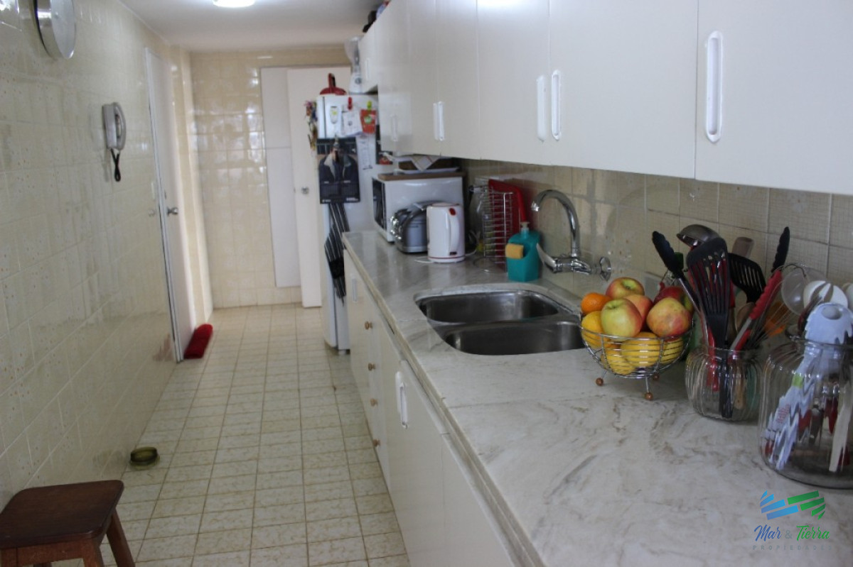 Apartamento ID.2302 - EN VENTA.. PISO ALTO CON VISTA AL PUERTO Y LA BRAVA !! MUY LUMINOSO