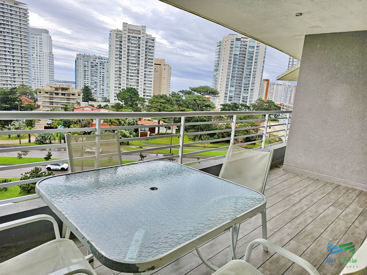 Apartamento ID.4759 - APARTAMENTO EN VENTA, 2 DORMITORIOS EN SUITE, PUNTA DEL ESTE. EN EDIFICIO CON SERVICIOS 
