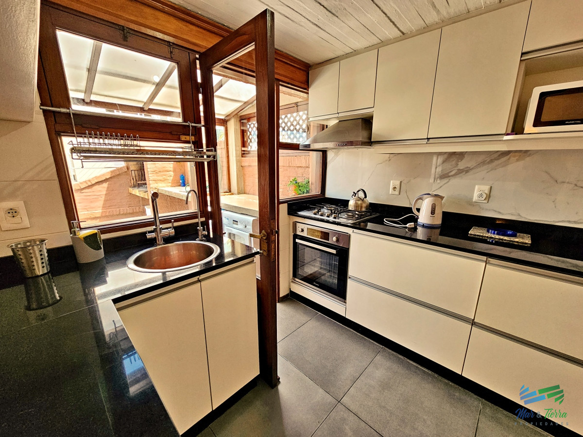 Apartamento ID.4568 - APARTAMENTO EN VENTA Y ALQUILER, PENÍNSULA, GRAN TERRAZA, RECICLADO. 