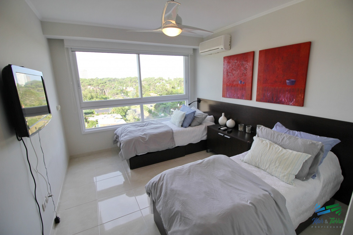 Apartamento ID.2446 - APARTAMENTO EN VENTA DE 3 DORMITORIOS + SERVICIO, PLAYA MANSA, PUNTA DEL ESTE 