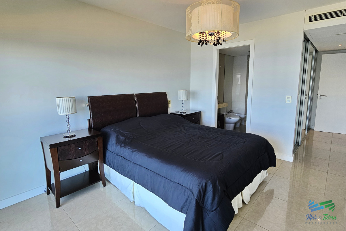 Apartamento ID.3664 - Alquilo apartamento 3 dormitorios frente al mar con servicios, Playa Mansa, Punta del Este